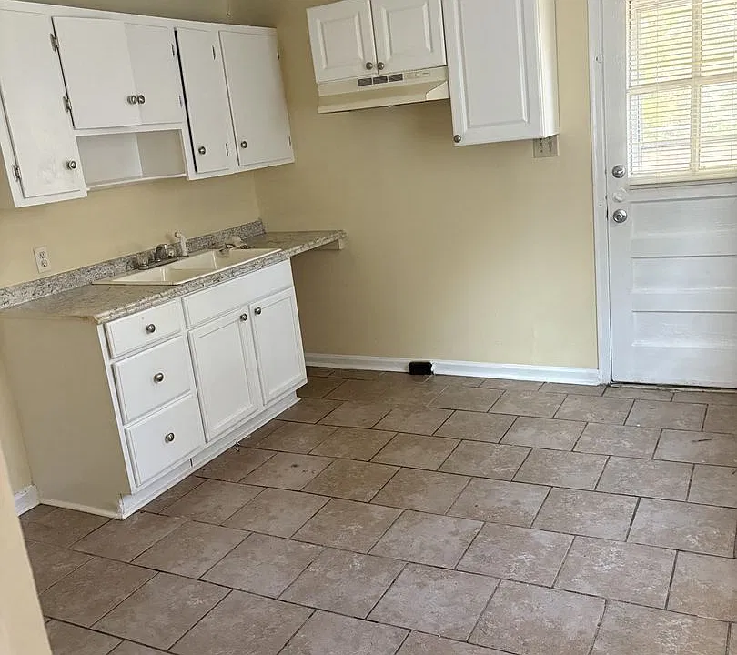 704 Candlewood Dr