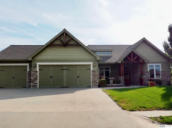 8533 S 103rd St, La Vista, NE 68128