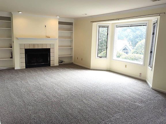 3rd image of 111 Bluffview Ln
