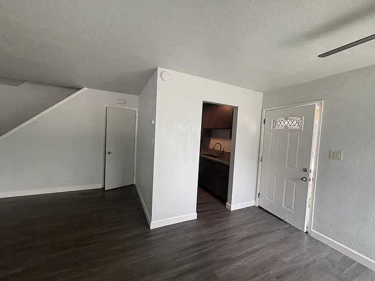 901 Carro Dr #3 — Photo 9