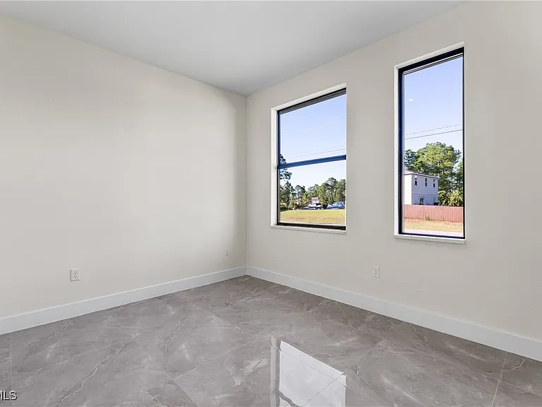 1134 Cumming St E — Photo 14