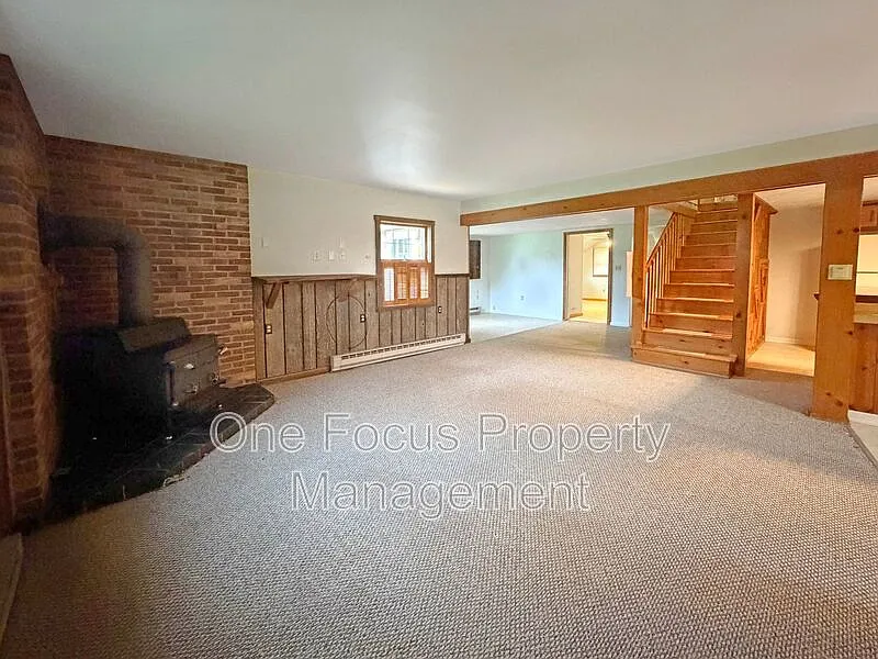 3 bed, 1.0 bath, $1,295 — Photo 4