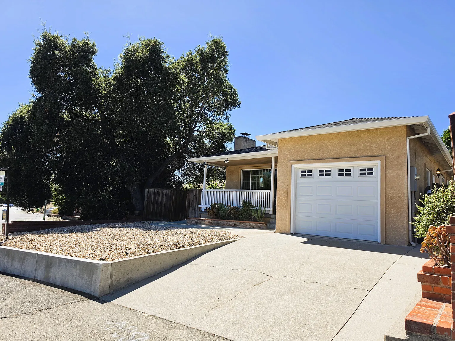 3 bed, 1104 sqft, $3,600 — Photo 1
