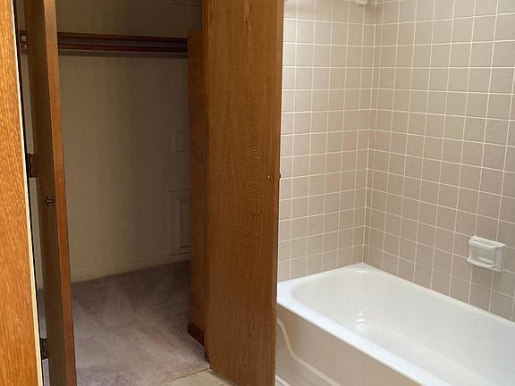 5th image of 6915 Middlefield Dr