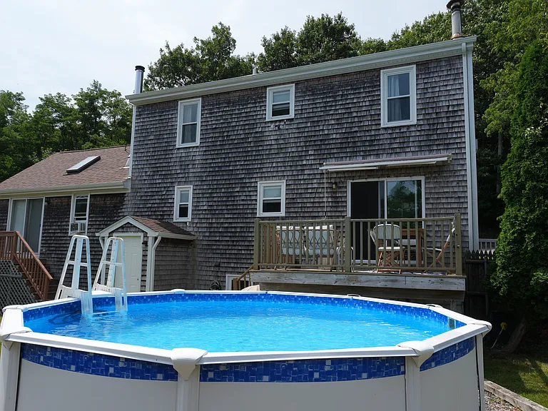 4 Russell Ave — Photo 19