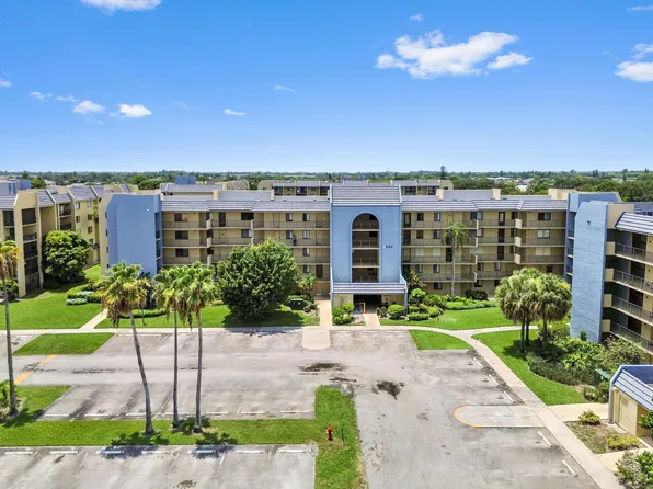 2820 Tennis Club Drive #401, West Palm Beach, FL 33417