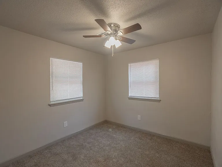 229 Bainbridge Rd — Photo 2