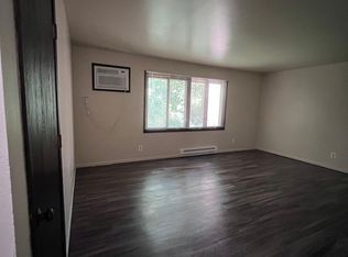 517 E Burnett Rd #3, Island Lake, IL 60042