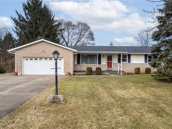 3127 Hemphill Rd, Barberton, OH 44203