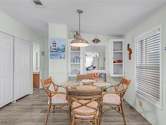 4th image of 5017 Gulfgate Ln