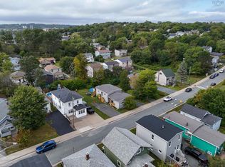 17 Chadwick St, Dartmouth, NS B2Y 2M2