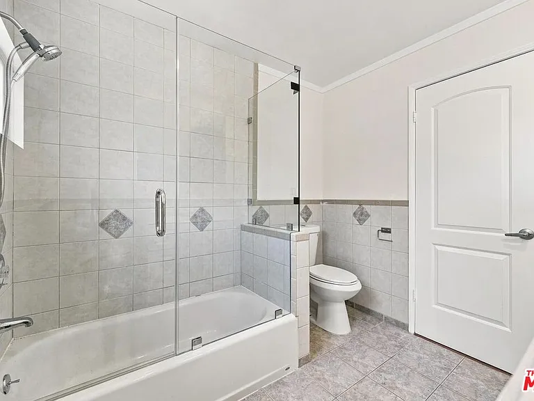 15920 Gledhill St — Photo 47