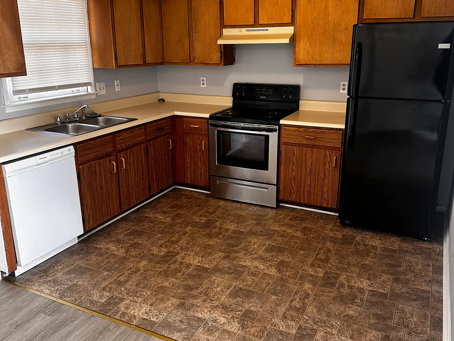 2 bed, 900 sqft, $1,200 — Photo 3