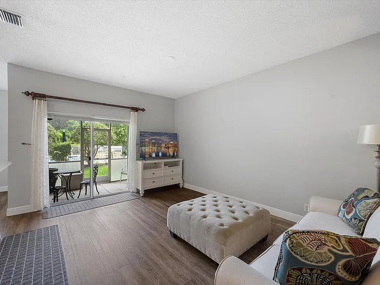 112 Lighthouse Cir #G — Photo 6