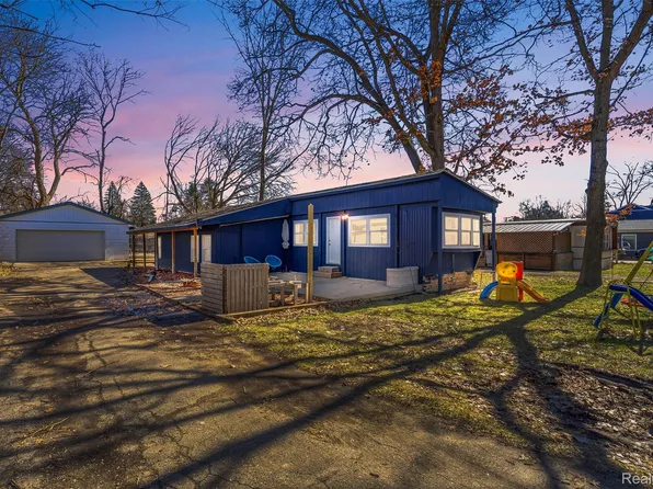 2687 Brad Pl, Brighton, MI 48114