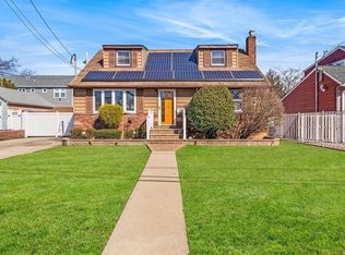 551 Oakley Ave, Elmont, NY 11003