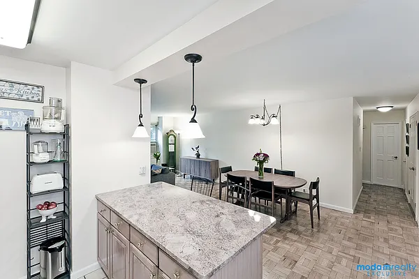 Sold by Moda Realty | media 20