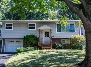 8 Stover Pl, Albany, NY 12205