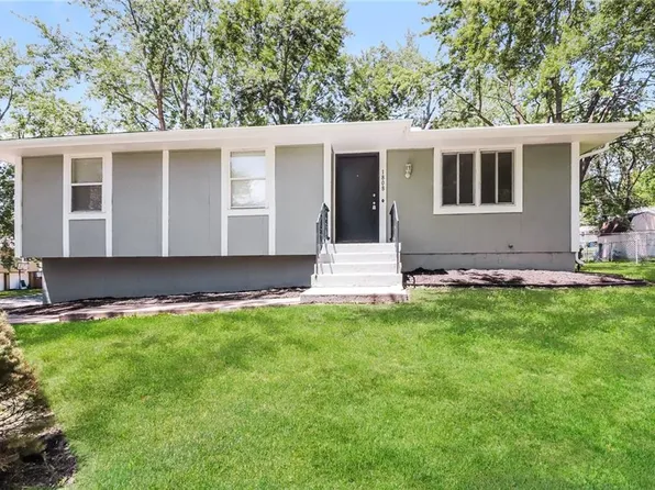 1808 S Oak St, Oak Grove, MO 64075