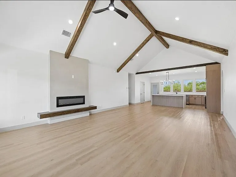 3405 Preston Club Dr — Photo 2