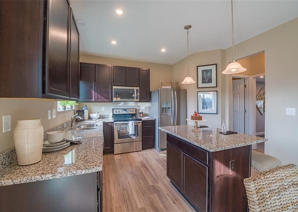 2nd image of 1411 Glen Canyon Dr