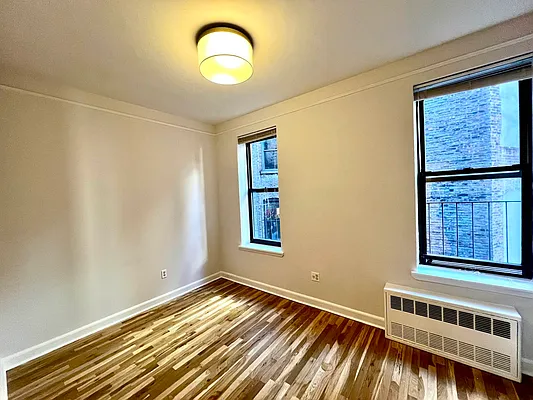 Rented by Salon Realty Corp | media 4