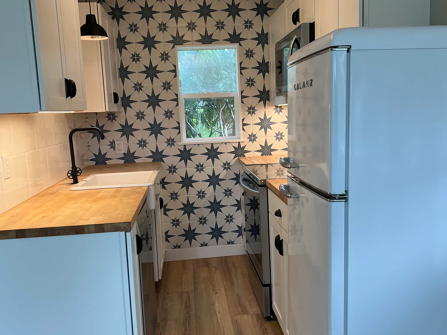 2 bed, 700 sqft, $1,800 — Photo 3