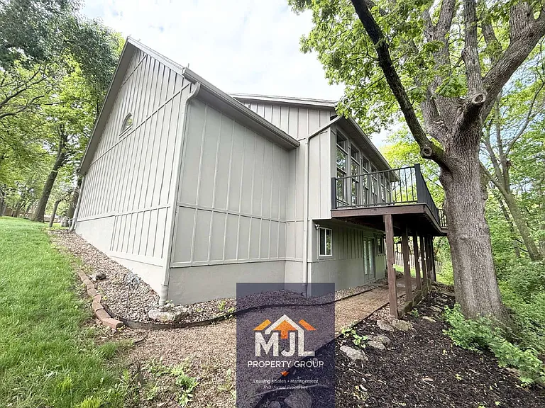 15601 Maple St — Photo 40