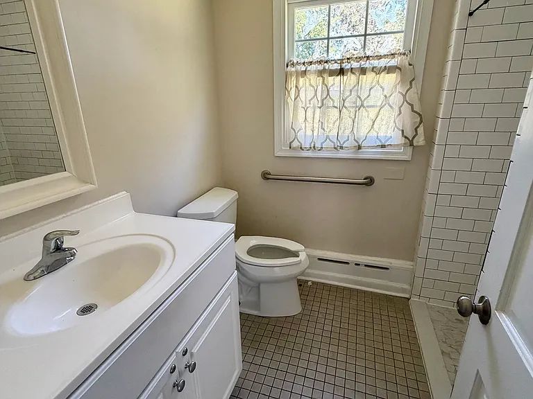 1FL Suite - Bathroom