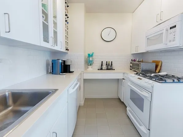 303 East 57th Street image 6 of 12