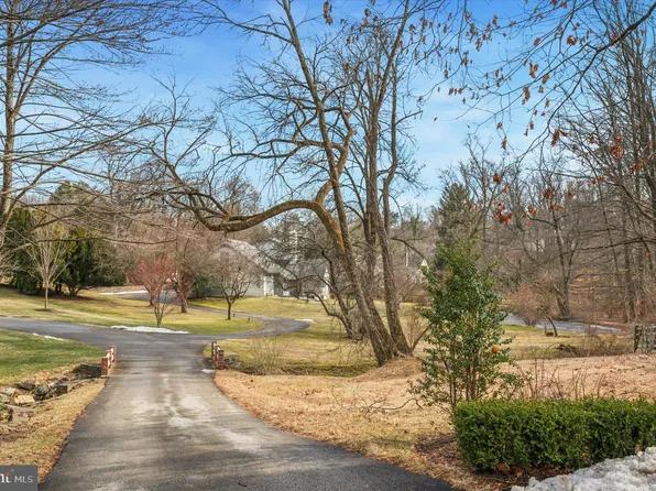 815 N Brookwood Rd, Bryn Mawr, PA 19010