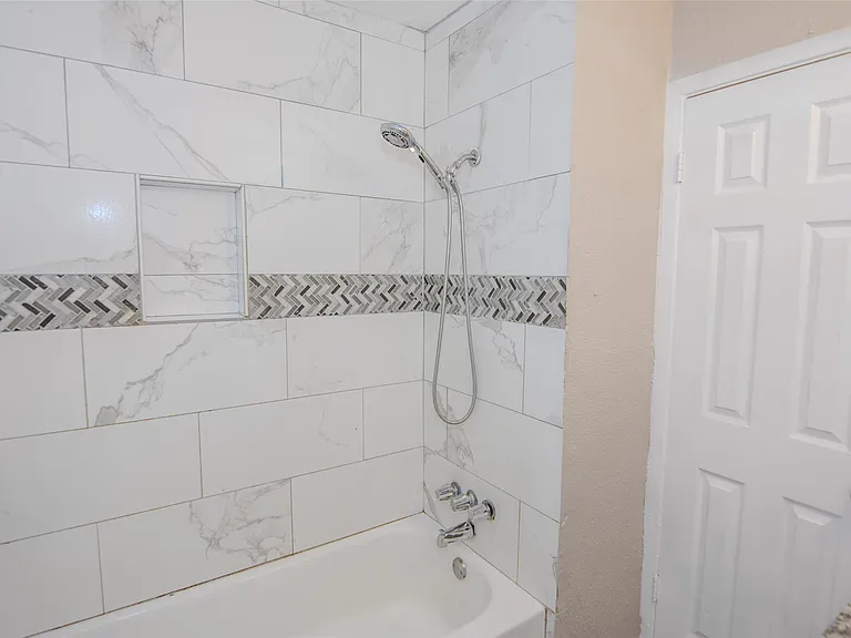 9311 Golden Wood Ln — Photo 8