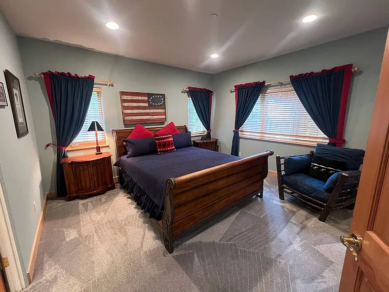 265 Deer Ct — Photo 4
