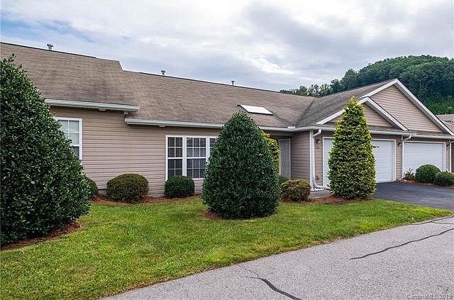 1st image of 290 Castle Creek Dr