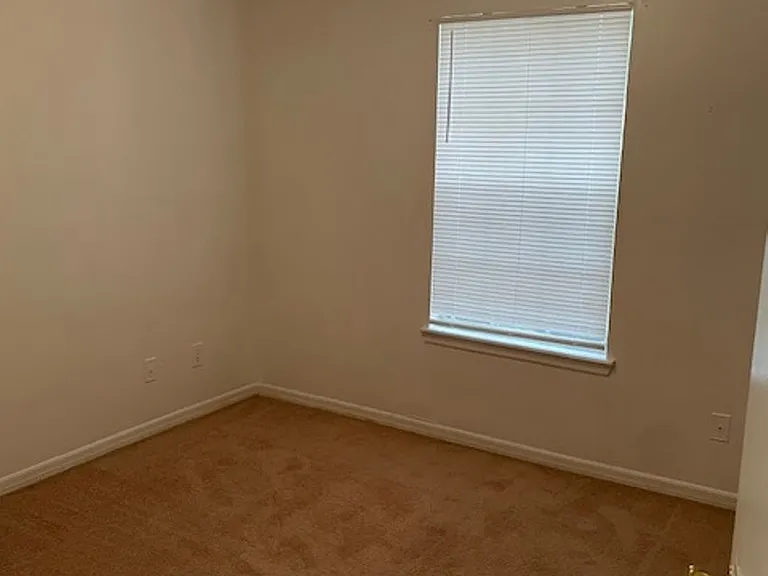 6052 Westgate Dr #102 — Photo 11