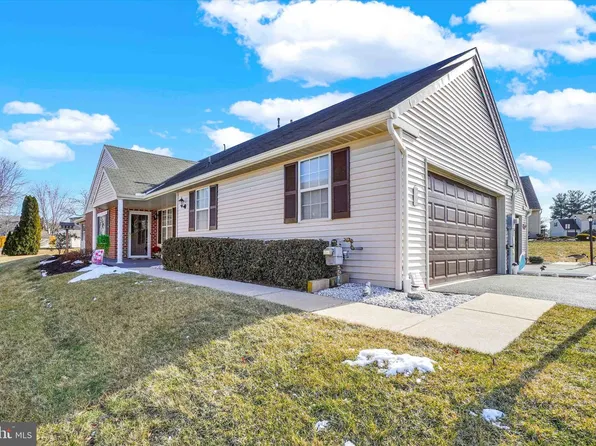 3255 Falcon Ln #18A, Dover, PA 17315