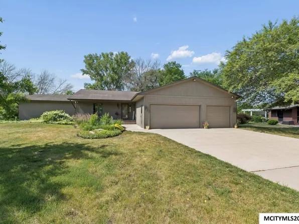 7 Woodbine Rd, Mason City, IA 50401