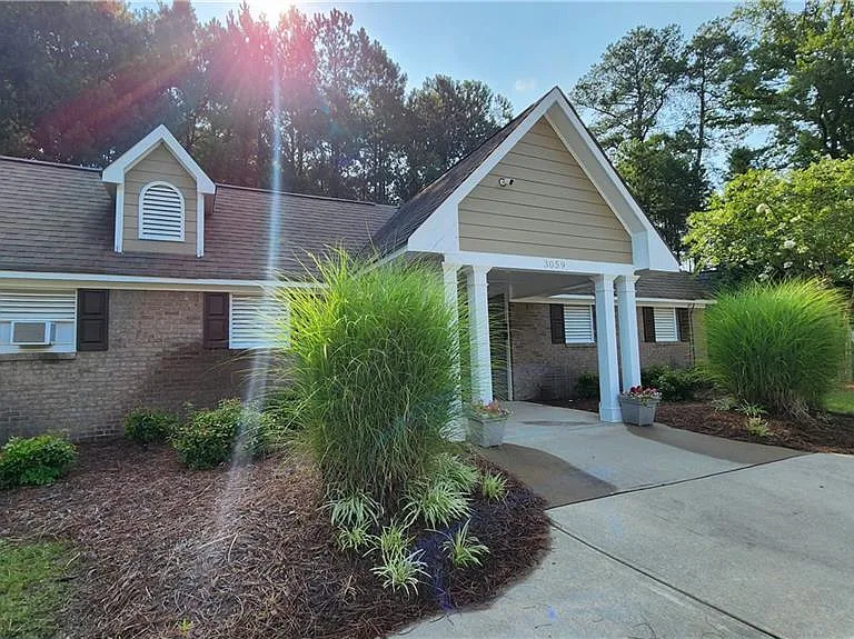 3249 Brockenhurst Dr — Photo 34