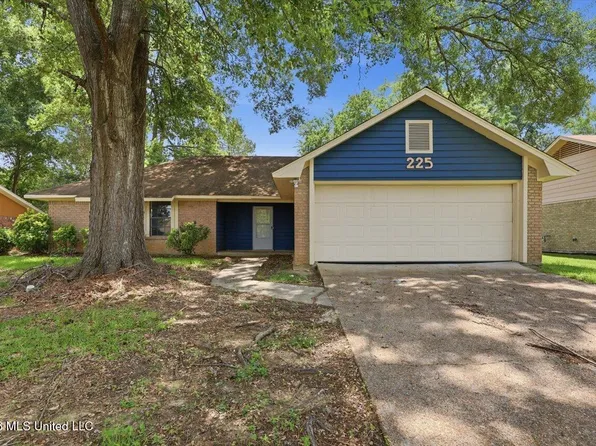 225 Walnut Ridge St, Ridgeland, MS 39157