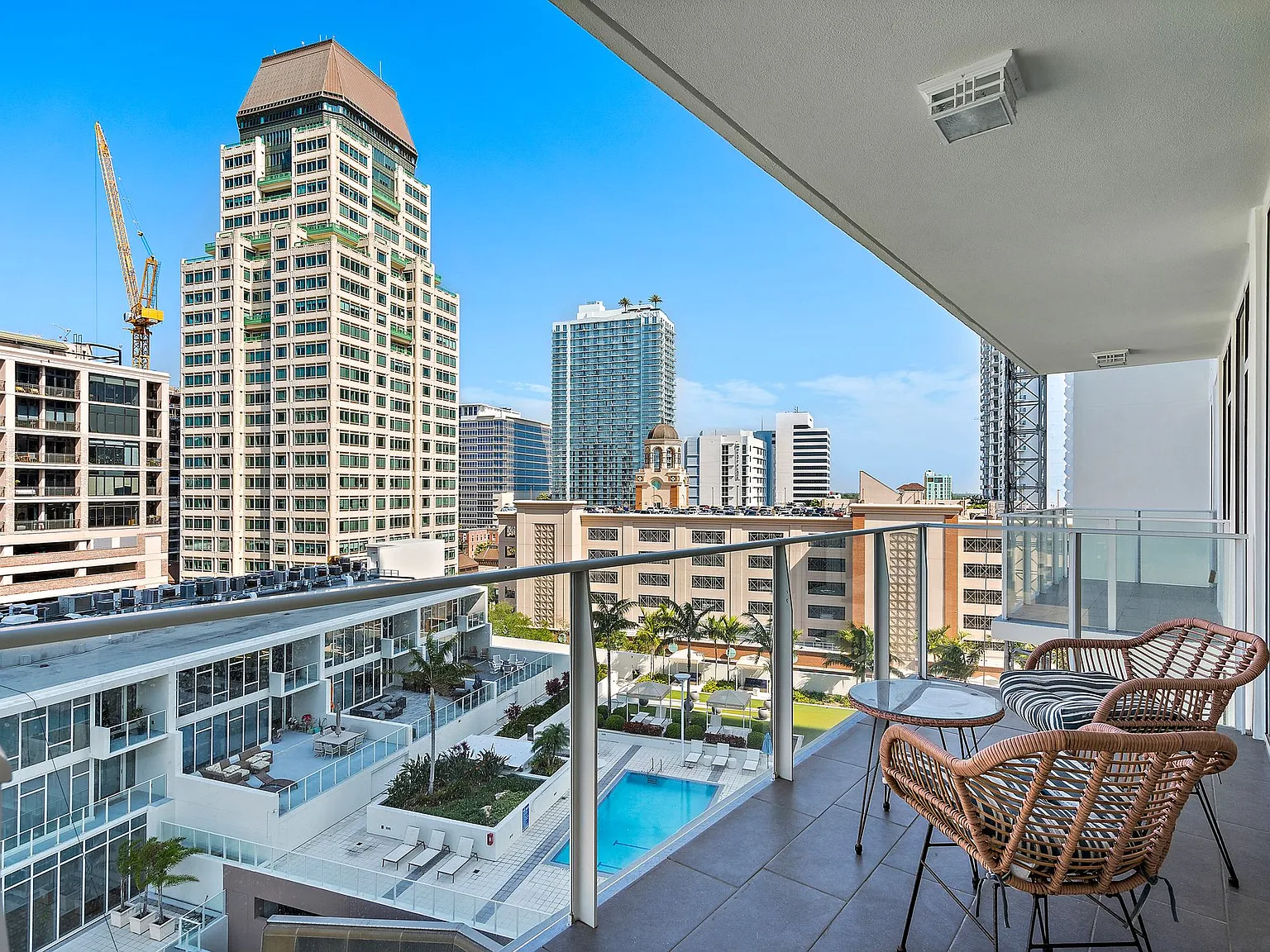 1 bed, 1.5 bath, 1225 sqft, $5,975 — Photo 3