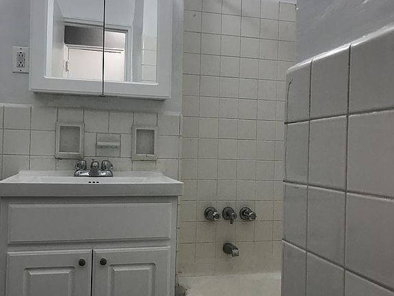 5th image of 6645 Broadway APT 4A