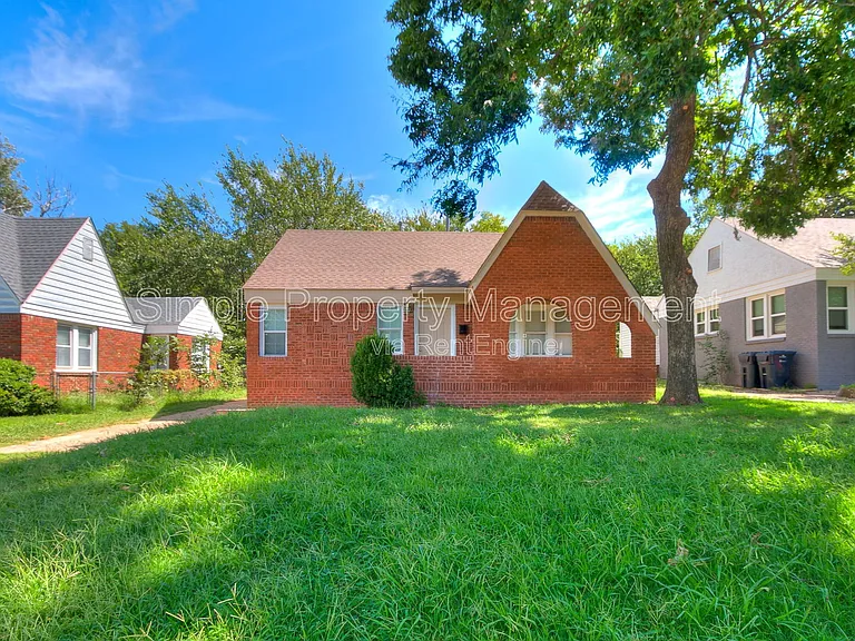 4326 N Blackwelder Ave — Photo 1