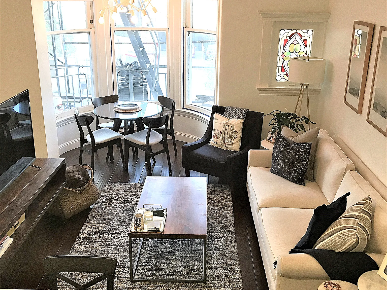 2 bed, 850 sqft, $6,299 — Photo 1