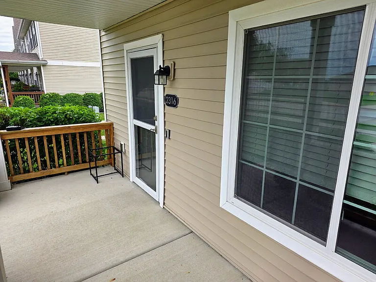 2316 Hazeltine Pl — Photo 2