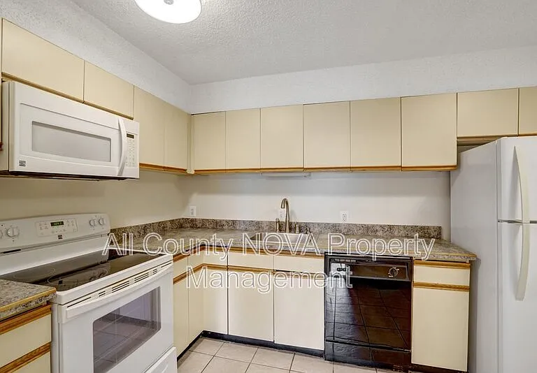 3800 Powell Ln #727 — Photo 13