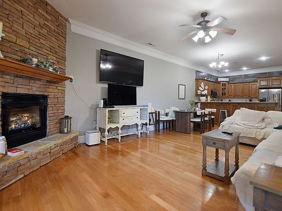 3rd image of 1647 Lakeview Dr Unit C