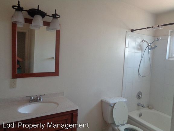 4th image of 19850 N Highway 99 APT 04
