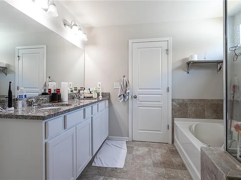 302 Pebblestone Ln — Photo 26