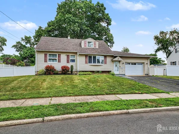 3 Darwin Rd, Somerset, NJ 08873