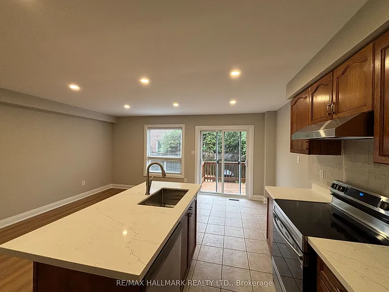 3234 Raindance Cres — Photo 13
